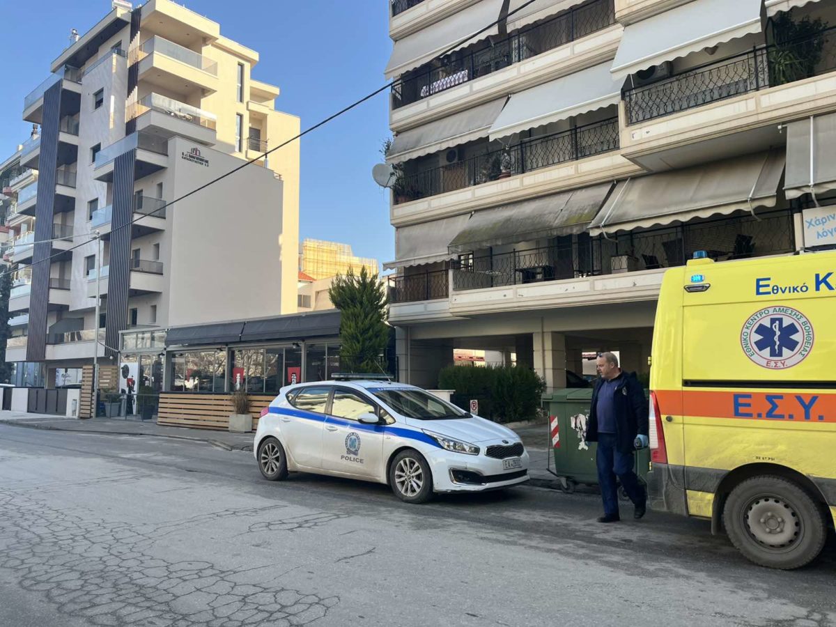 Λάρισα: 50χρονη εντοπίστηκε νεκρή έξω από το διαμέρισμά της – Η γειτόνισσα ενημέρωσε την Αστυνομία