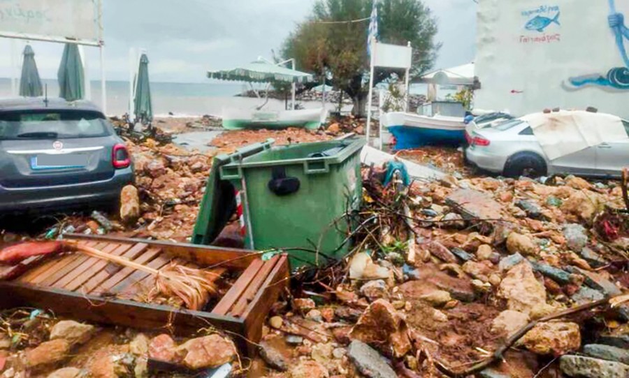 Μεσσηνία: Καταστροφές προκάλεσε η κακοκαιρία στις Κιτριές – Παρασύρθηκαν οχήματα – Δείτε φωτογραφίες