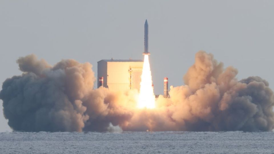 Financial Times: Δύο πλοία με συστατικό για την παραγωγή στερεού καυσίμου πυραύλων θα αποπλεύσουν από την Κίνα για το Ιράν