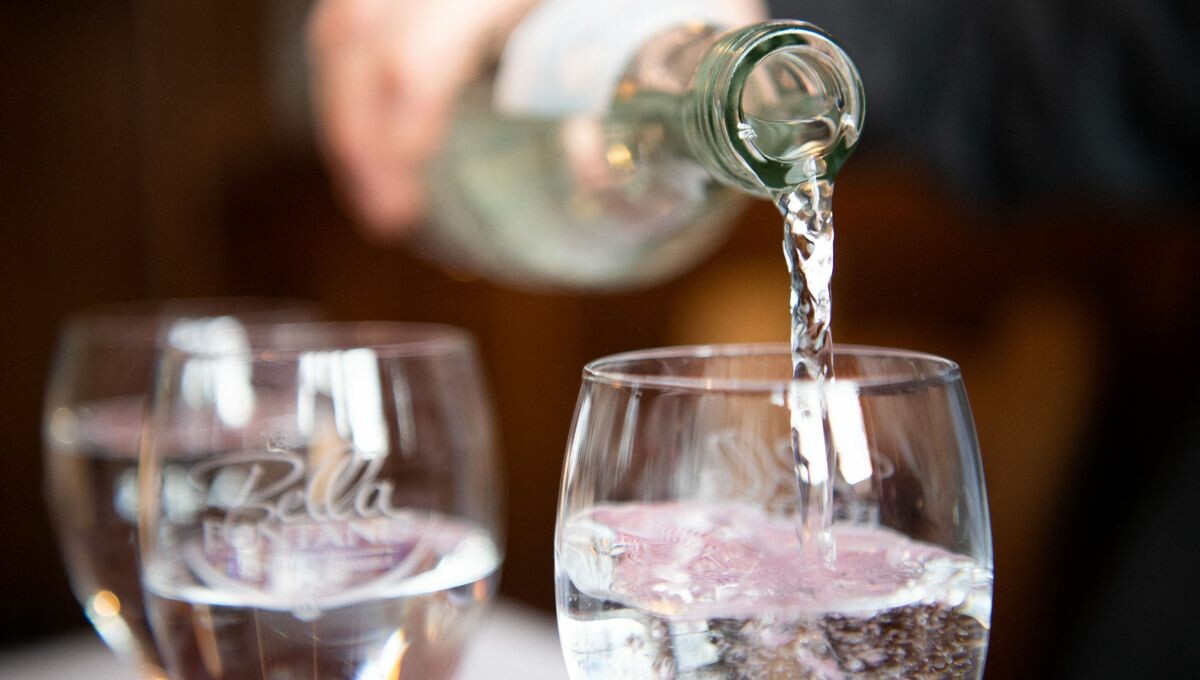 Γαλλία: Γυναίκα τραυματίστηκε σοβαρά όταν ήπιε εμφιαλωμένο νερό με καυστική σόδα