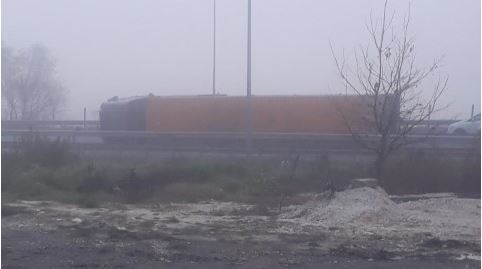 Νταλίκα ντεραπάρισε στην εθνική οδό Τρικάλων – Λάρισας: Έκλεισε η μία λωρίδα κυκλοφορίας