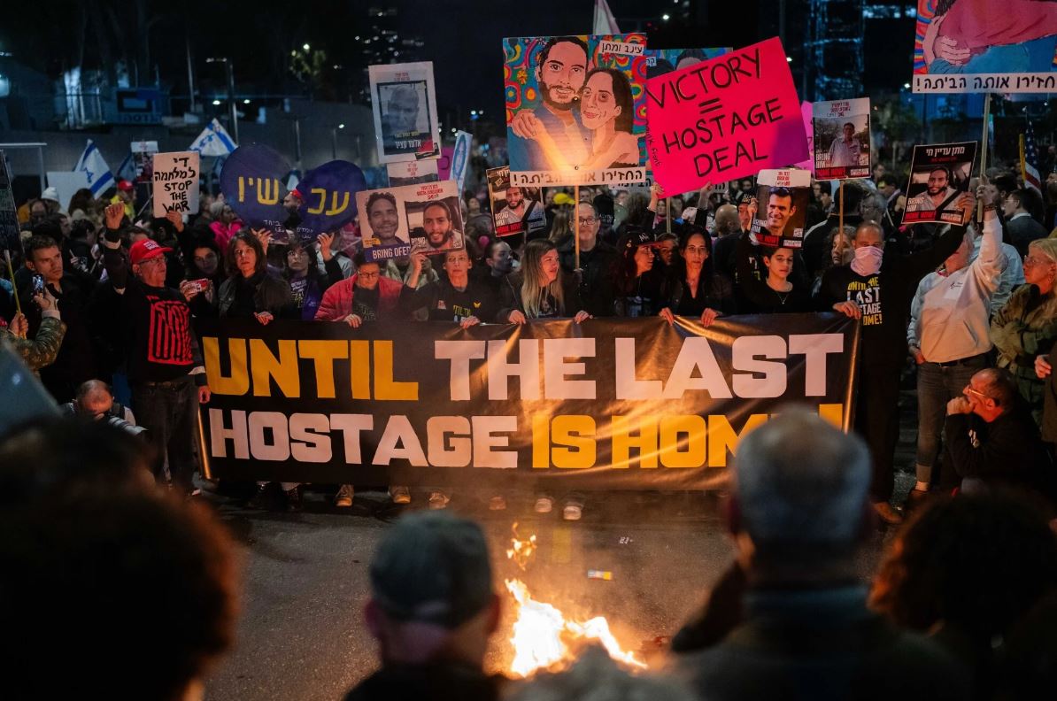 Ισραήλ: Ο Νετανιάχου δήλωσε ότι η εκεχειρία στη Γάζα δεν θα ξεκινήσει αν δεν ανακοινωθούν τα ονόματα των ομήρων που θα απελευθερωθούν – Για «τεχνικούς» λόγους έκανε λόγο η Χαμάς