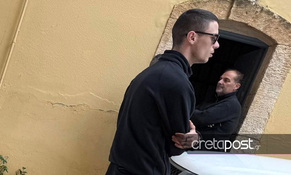 Χανιά: «Έγινε το πρώτο βήμα – Θέλουμε να μετατραπεί η κατηγορία» λέει ο πατέρας του 22χρονου μετά την προφυλάκιση του οδηγού της Porsche