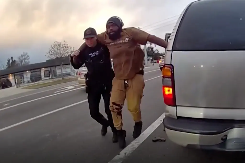 Βίντεο: Η στιγμή που αστυνομικός στη Φλόριντα πυροβόλησε έναν άνδρα κατά λάθος σε τροχαίο έλεγχο