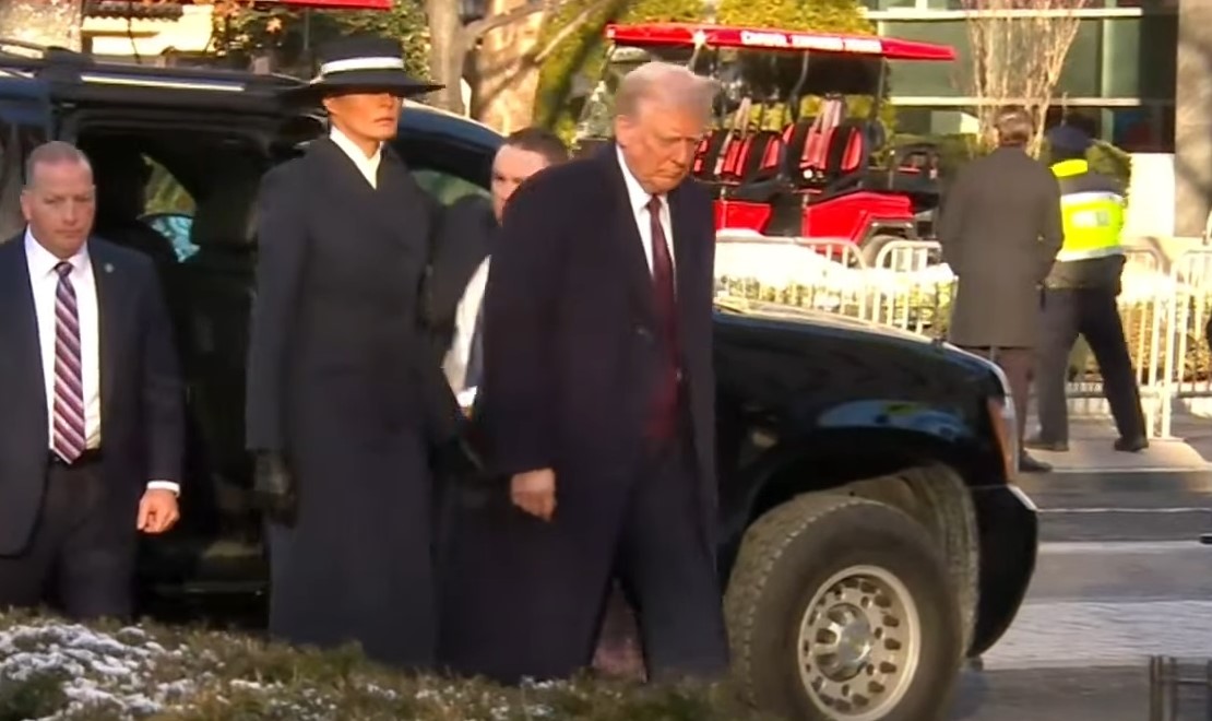 Ντόναλντ Τραμπ: Μαζί με την Μελάνια στη θρησκευτική λειτουργία στο ναό του Αγίου Ιωάννη