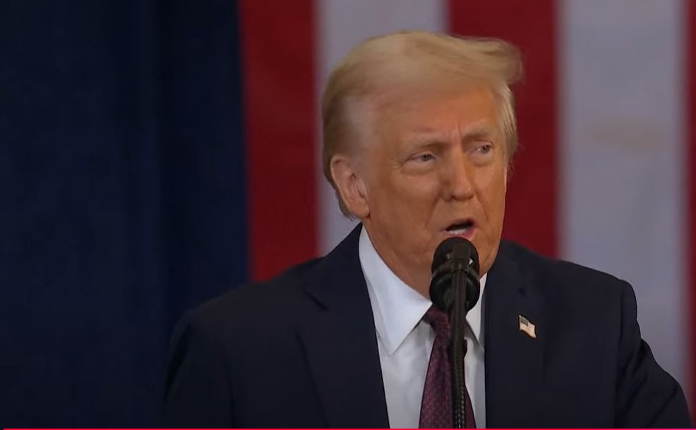 Τραμπ: Από σήμερα υπάρχουν μόνο δύο φύλα στην αμερικανική πολιτική, το αρσενικό και το θηλυκό