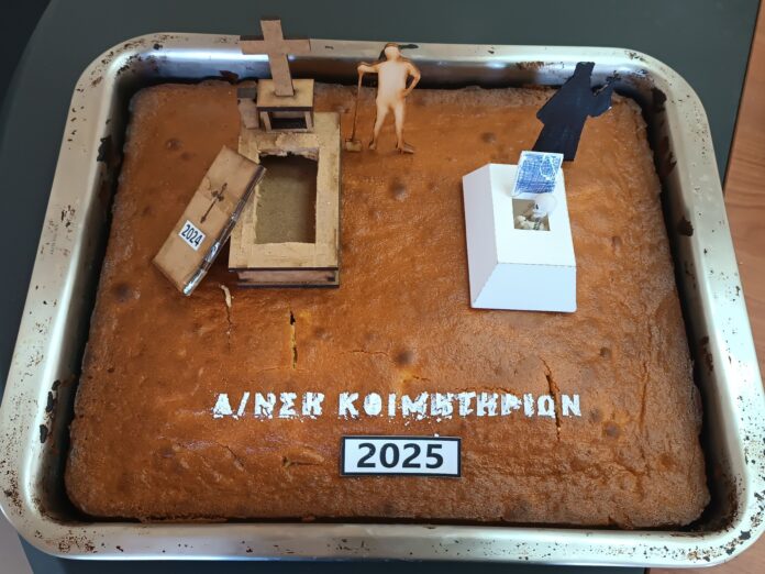 Βόλος: Η μακάβρια βασιλόπιτα που έκοψαν οι εργαζόμενοι του νεκροταφείου – ΦΩΤΟ