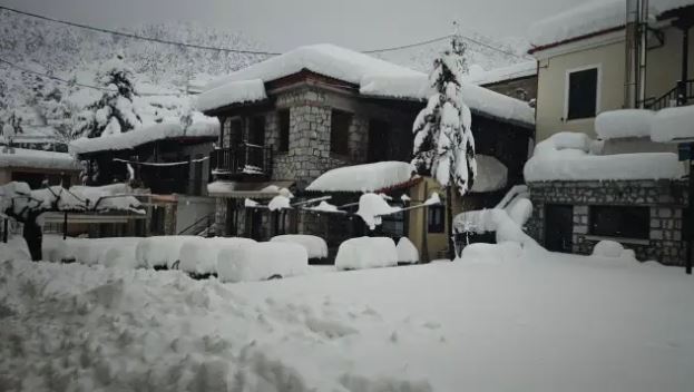 Λιβαδειά: Επιχείρηση για τον απεγκλωβισμό 3 ατόμων στο χωριό Ζερίκι