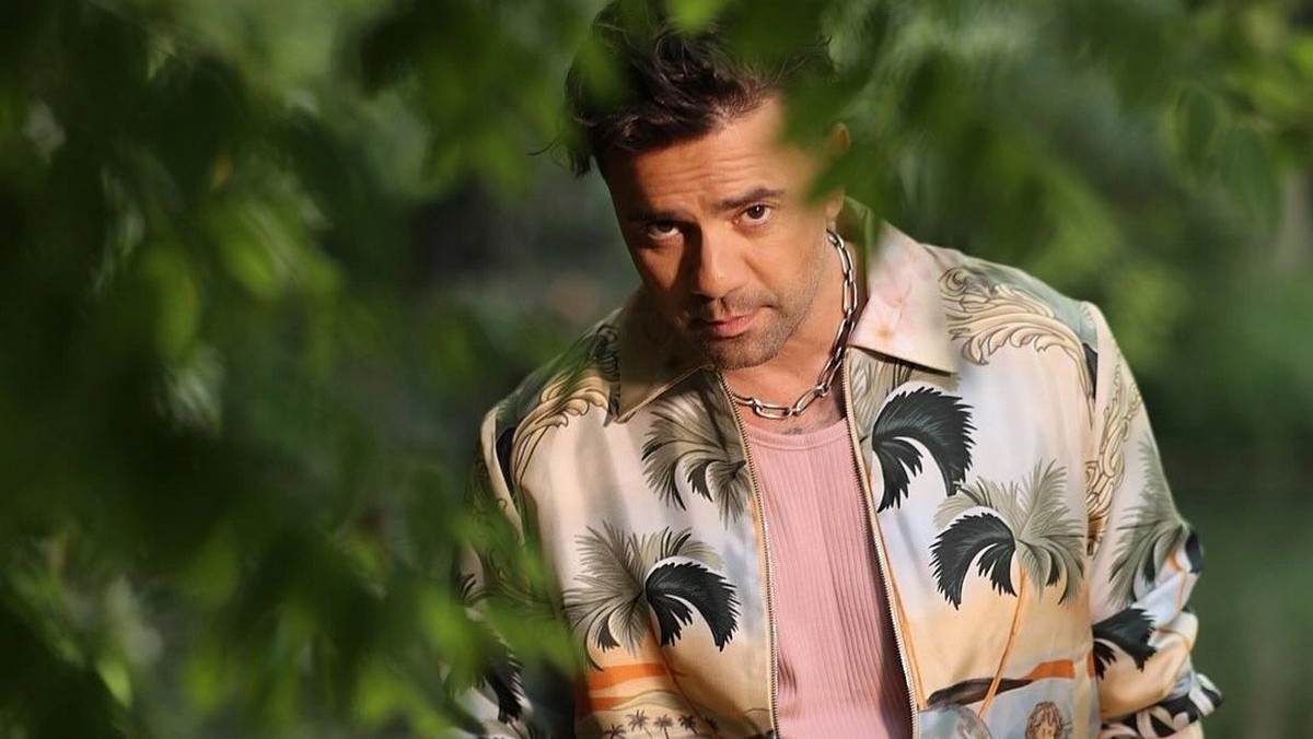 Θοδωρής Μαραντίνης: «Δεν μπορώ να αντισταθώ στο καλό σεξ και στα ταξίδια – Προσέχω τα δάχτυλα στις γυναίκες»