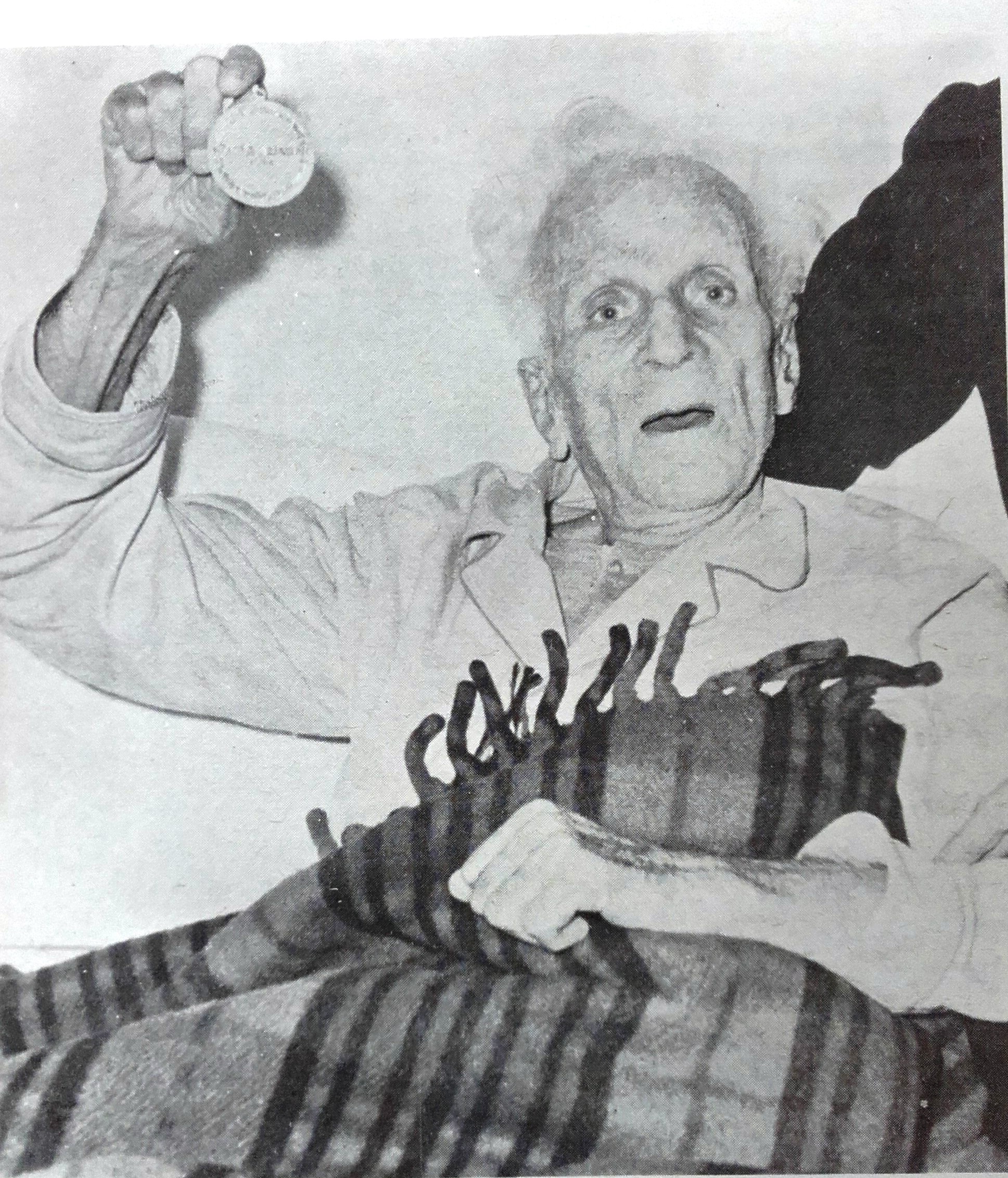 Γεμάτος χαρά κρατά στα χέρια του το μετάλλιο, δυο ώρες μετά έφυγε από την ζωή…