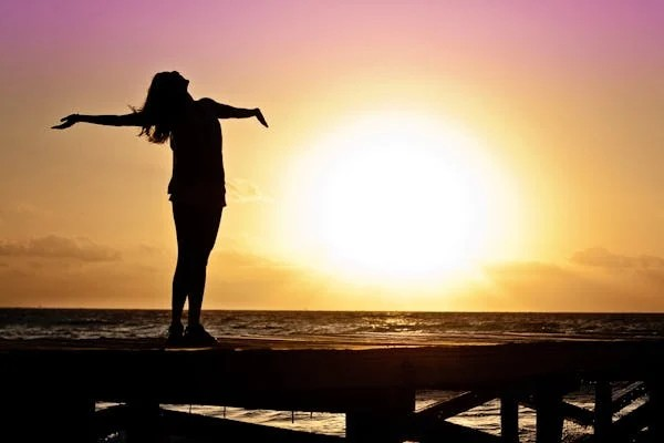 7 μεγάλα ασυνείδητα λάθη που κάνουν οι άνθρωποι προσπαθώντας να κατακτήσουν την ευτυχία. Φωτογραφία: Pexels