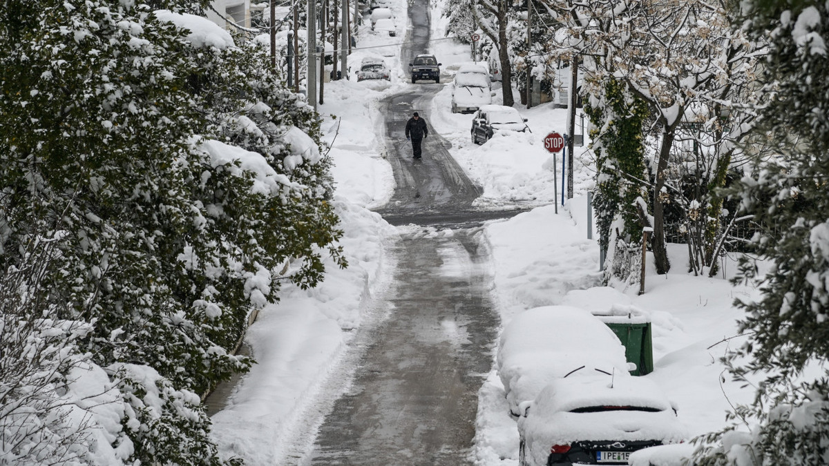 Καιρός: Σε πλήρη εξέλιξη η κακοκαιρία Coral με τσουχτερό κρύο και χιονοπτώσεις – Πού θα είναι έντονα τα φαινόμενα