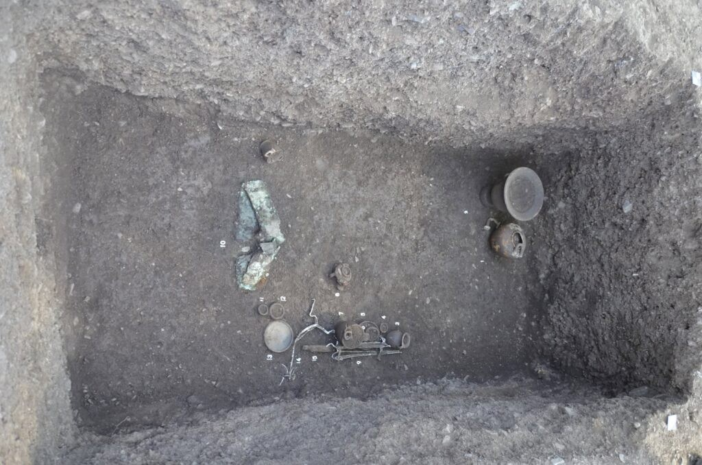 Στον τάφο άλλου πολεμιστή ανακαλύφθηκε μια ζώνη.