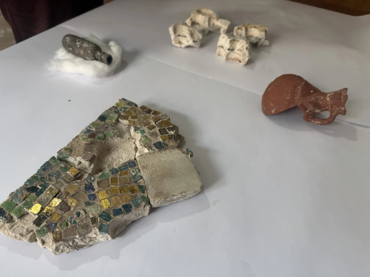 Τεχνουργήματα που ανακαλύφθηκαν στον Καθεδρικό της Χαρράν, στη Σανλιούρφα. Φωτογραφία: ΑΑ