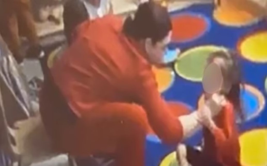 Αποκάλυψη-σοκ: Γονείς έμαθαν για την κακοποίηση των παιδιών τους στο νηπιαγωγείο έπειτα από ανασκόπηση πλάνων για ένα χαμένο παπούτσι