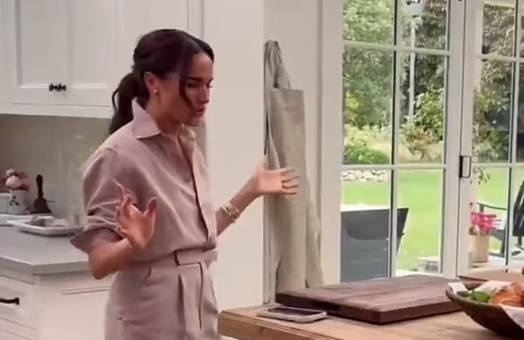 Μέγκαν Μαρκλ: Διέγραψε και επανέφερε backstage βίντεο από τη νέα της εκπομπή στο Netflix – Γιατί την συγκρίνουν με την Πάμελα Άντερσον