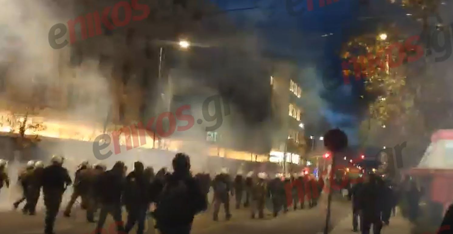 Νέες εικόνες από την ένταση στην Πανεπιστημίου – ΒΙΝΤΕΟ