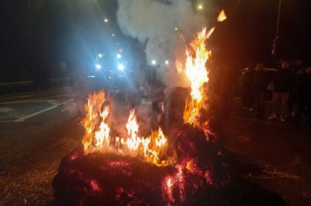 ΜΠΛΟΚΟ ΑΓΡΟΤΩΝ