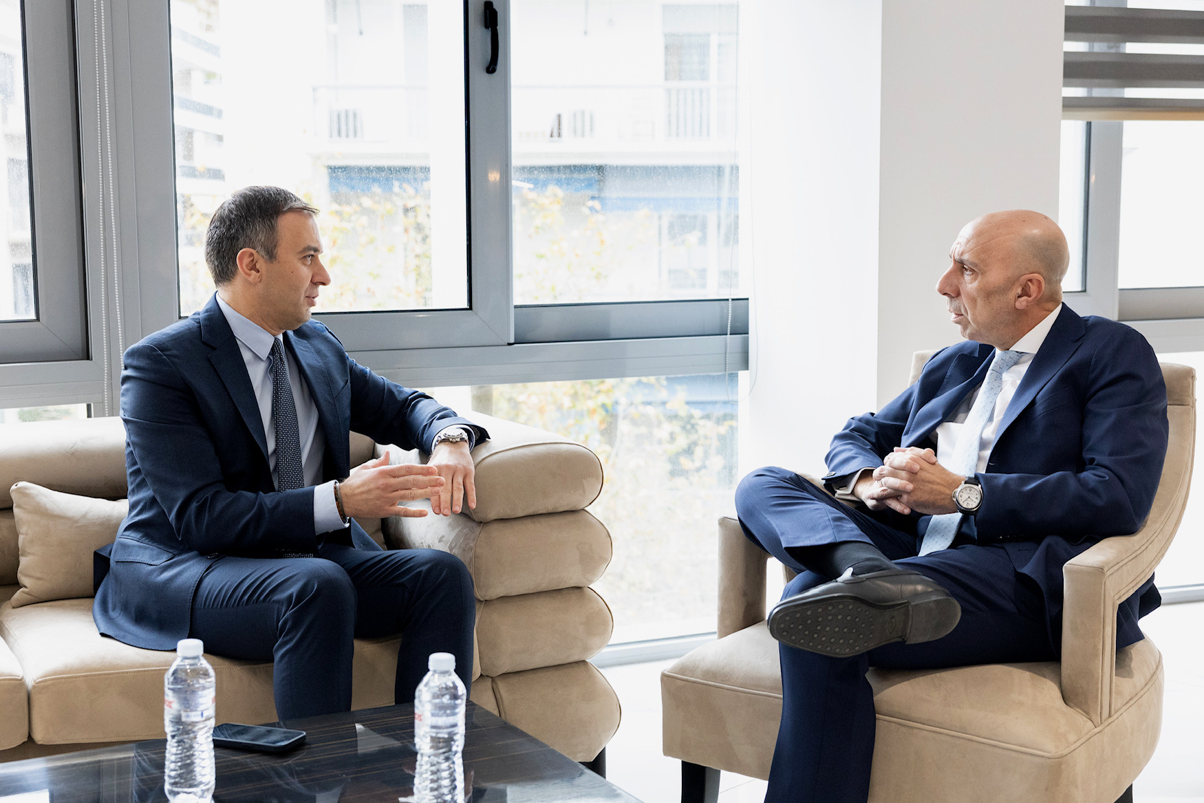 Συνάντηση του προέδρου του ΕΒΕΑ, Γιάννη Μπρατάκου, με τον υφυπουργό Εξωτερικών, Τάσο Χατζηβασιλείου