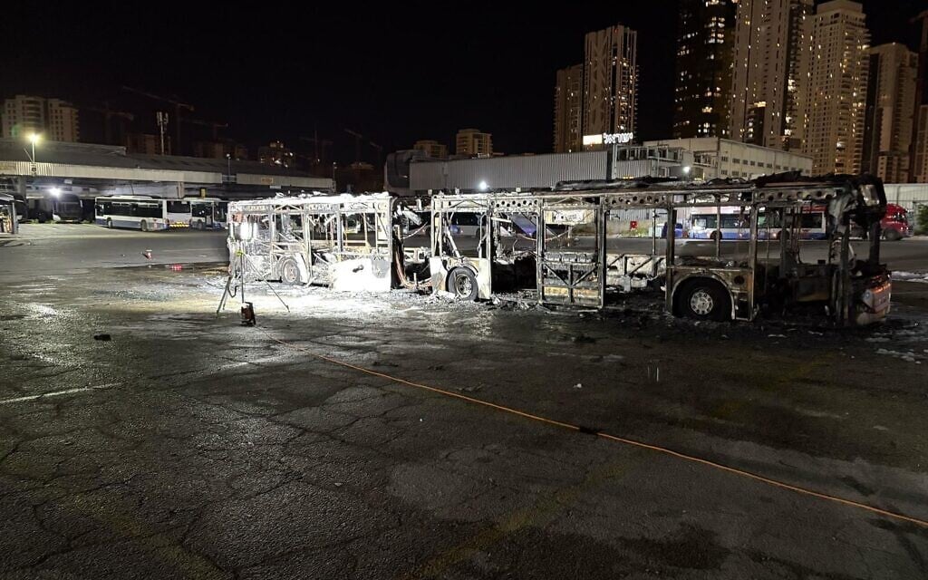 Ισραήλ: Εξερράγη και τρίτο λεωφορείο στο Τελ Αβίβ, εξουδετερώθηκαν δύο εκρηκτικοί μηχανισμοί – Τρομοκρατικό χτύπημα «βλέπουν» οι Αρχές