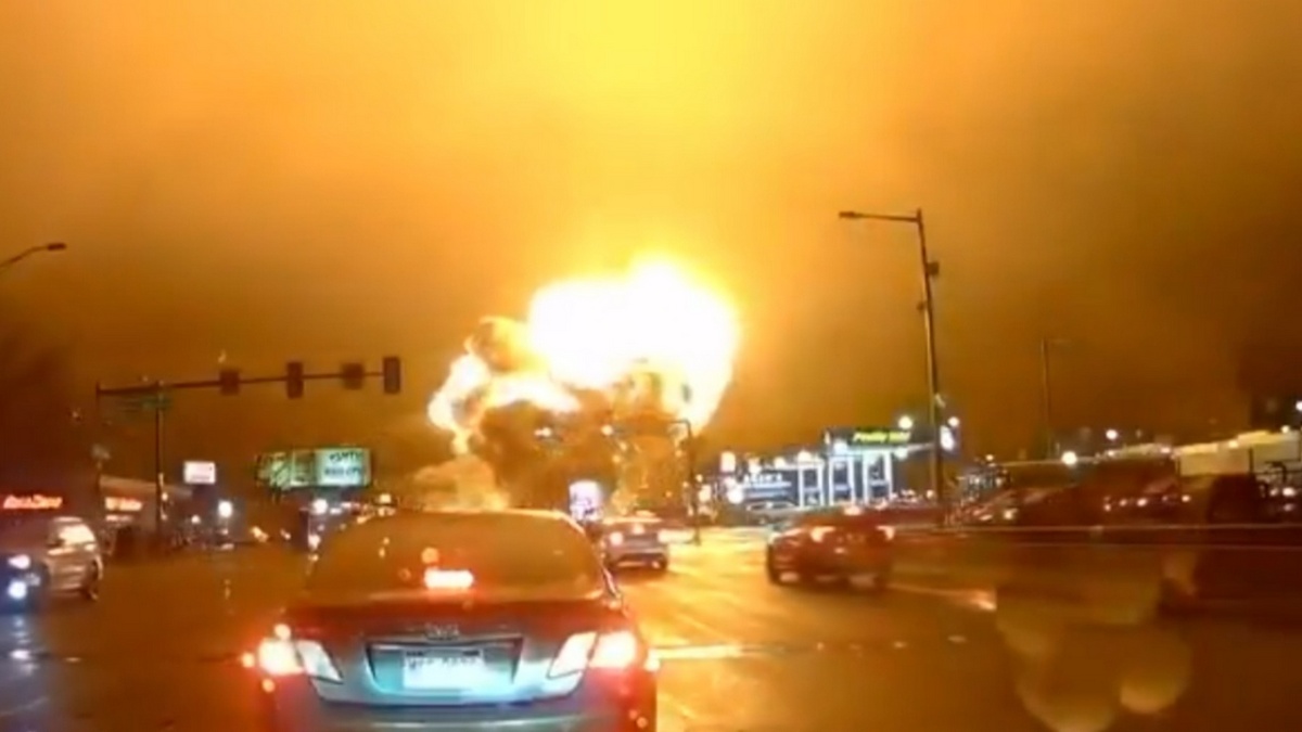 Φιλαδέλφεια: Βίντεο από την συντριβή του μικρού αεροπλάνου – Στις φλόγες εμπορικό κέντρο, σπίτι και αυτοκίνητα