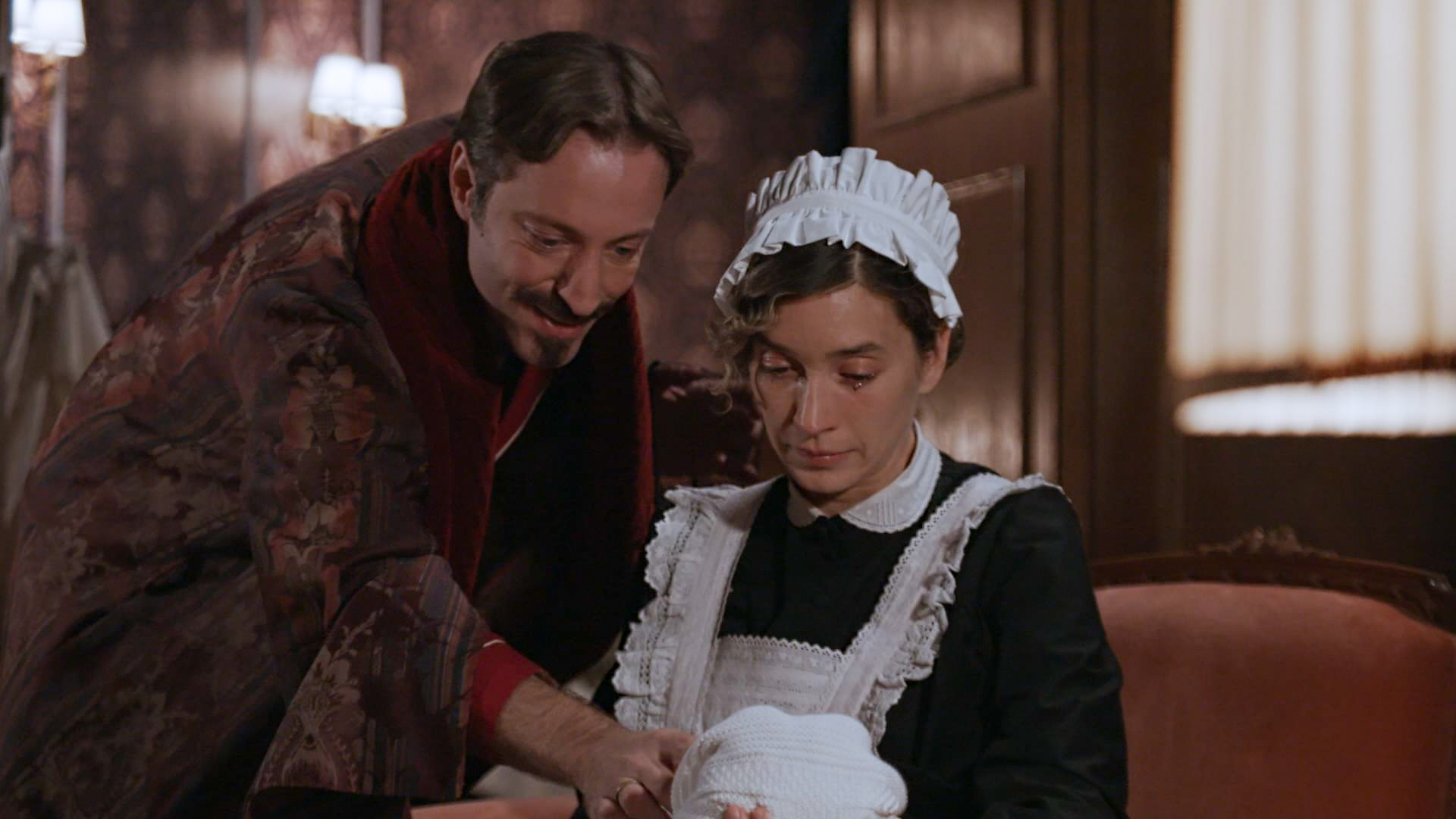 Grand Hotel: Η Ελένη είναι σε απόγνωση για την τύχη του παιδιού της