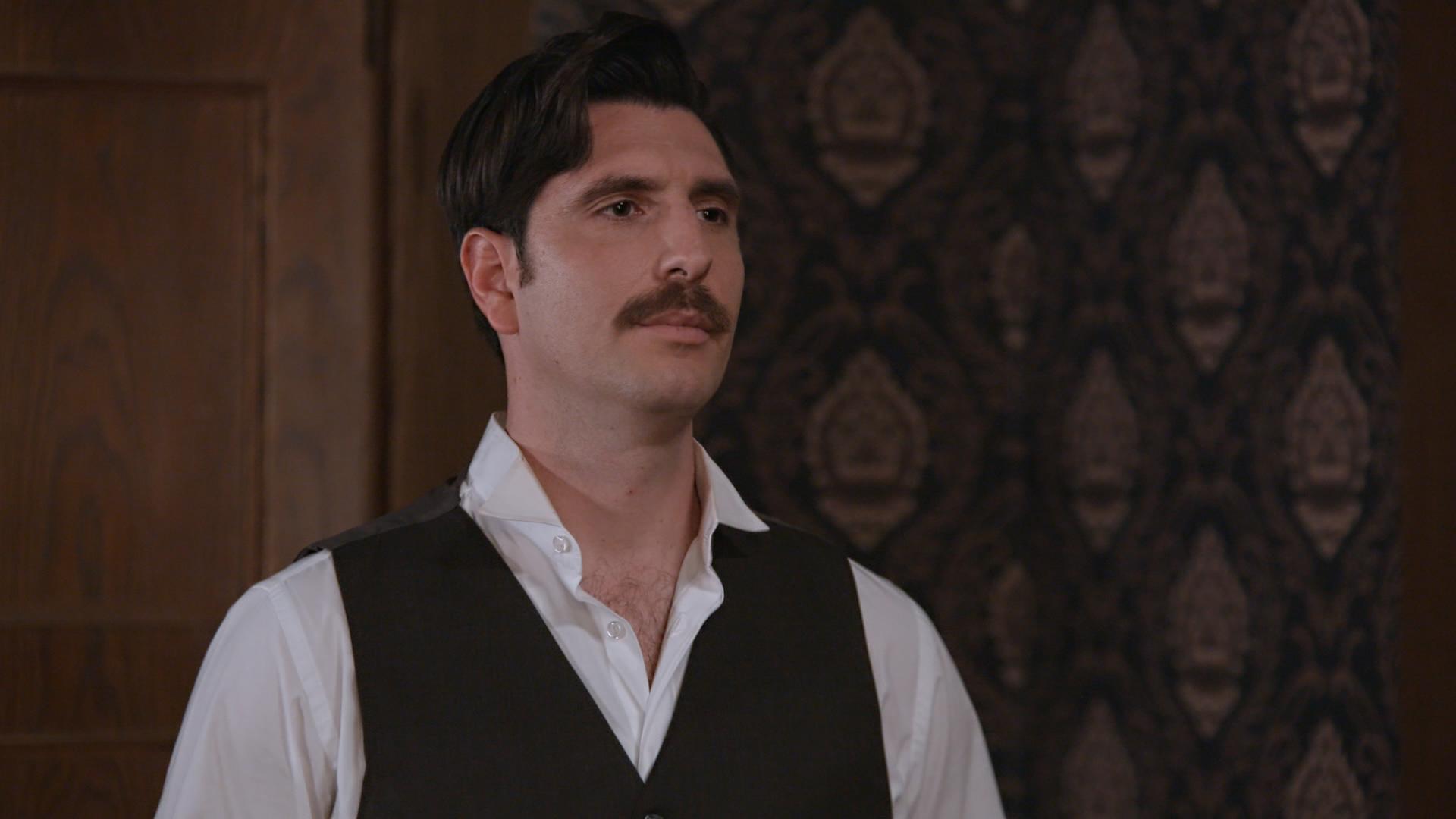 «GRAND HOTEL»: Ο Ρήγας ζητάει γονατιστός συγγνώμη από την Αλίκη