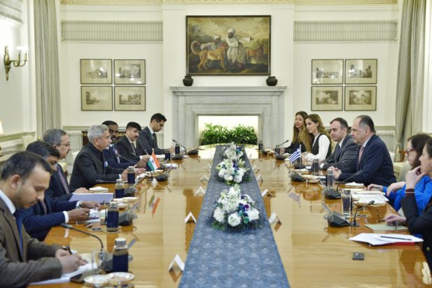 Συνάντηση Γεραπετρίτη με τον Ινδό ομόλογο του στο Νέο Δελχί - Στο επίκεντρο η περαιτέρω ενίσχυση των διμερών δεσμών