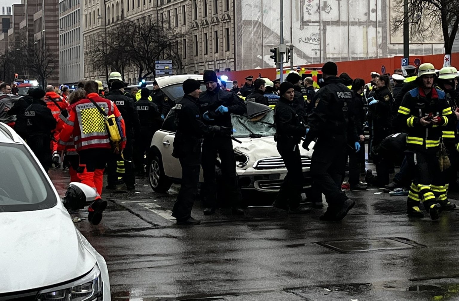 Γερμανία: Αυτοκίνητο έπεσε πάνω σε πεζούς στο Μόναχο – Αναφορές για πολλούς τραυματίες