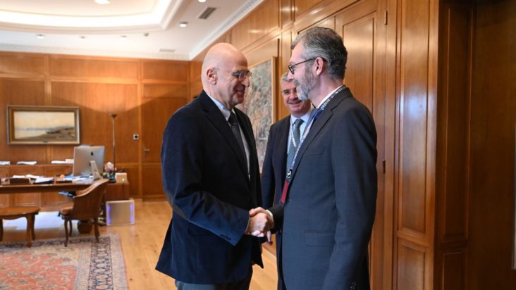 Συνάντηση Δένδια με τους αντιπροέδρους της Ευρωπαϊκής Τράπεζας Επενδύσεων για τις δυνατότητες χρηματοδότησης του ελληνικού αμυντικού συστήματος καινοτομίας
