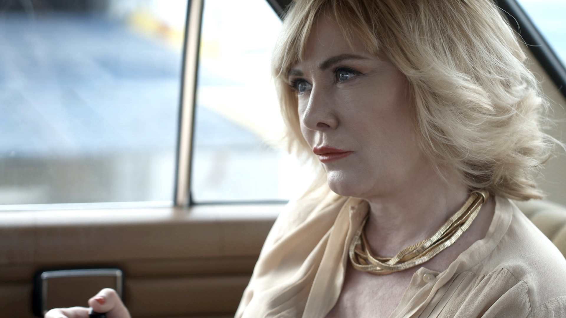 Ηλέκτρα: Μια μυστηριώδης γυναίκα καταφθάνει στην Αρσινόη και προκαλεί αναστάτωση