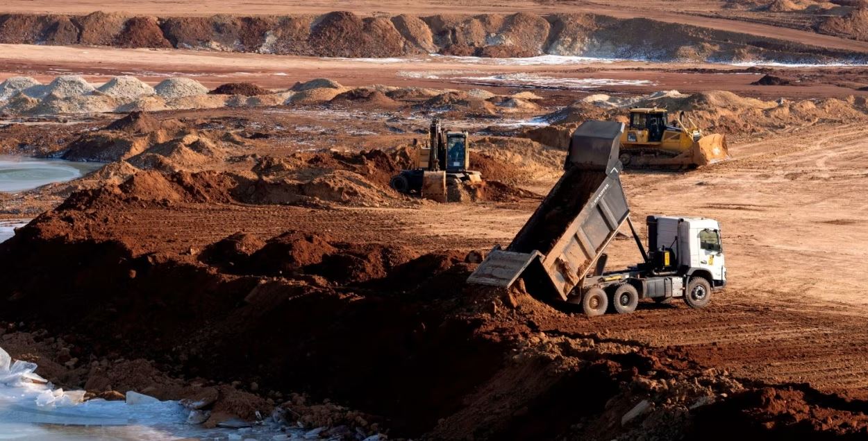 Ουκρανία: Τι ελπίζει να κερδίσει ο Ζελένσκι από την συμφωνία με τις ΗΠΑ για τα ορυκτά