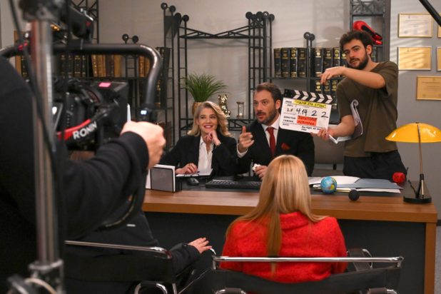 «Μαμά στα κρυφά»: Στα γυρίσματα της νέας ρομαντικής κομεντί της ΕΡΤ - Πότε κάνει πρεμιέρα