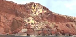 Σεισμοί στην Σαντορίνη: Κατολίσθηση στην Κόκκινη Παραλία