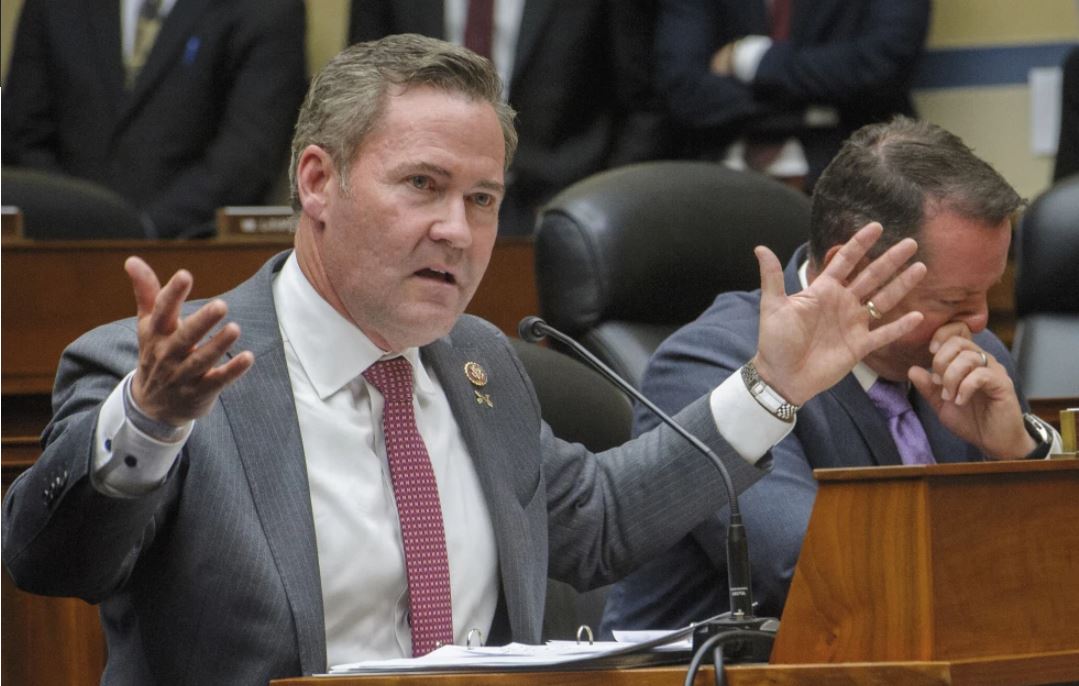 Λευκός Οίκος στο Κίεβο: «Ρίξτε τους τόνους κριτικής προς εμάς και υπογράψτε τη συμφωνία» για τα ορυκτά