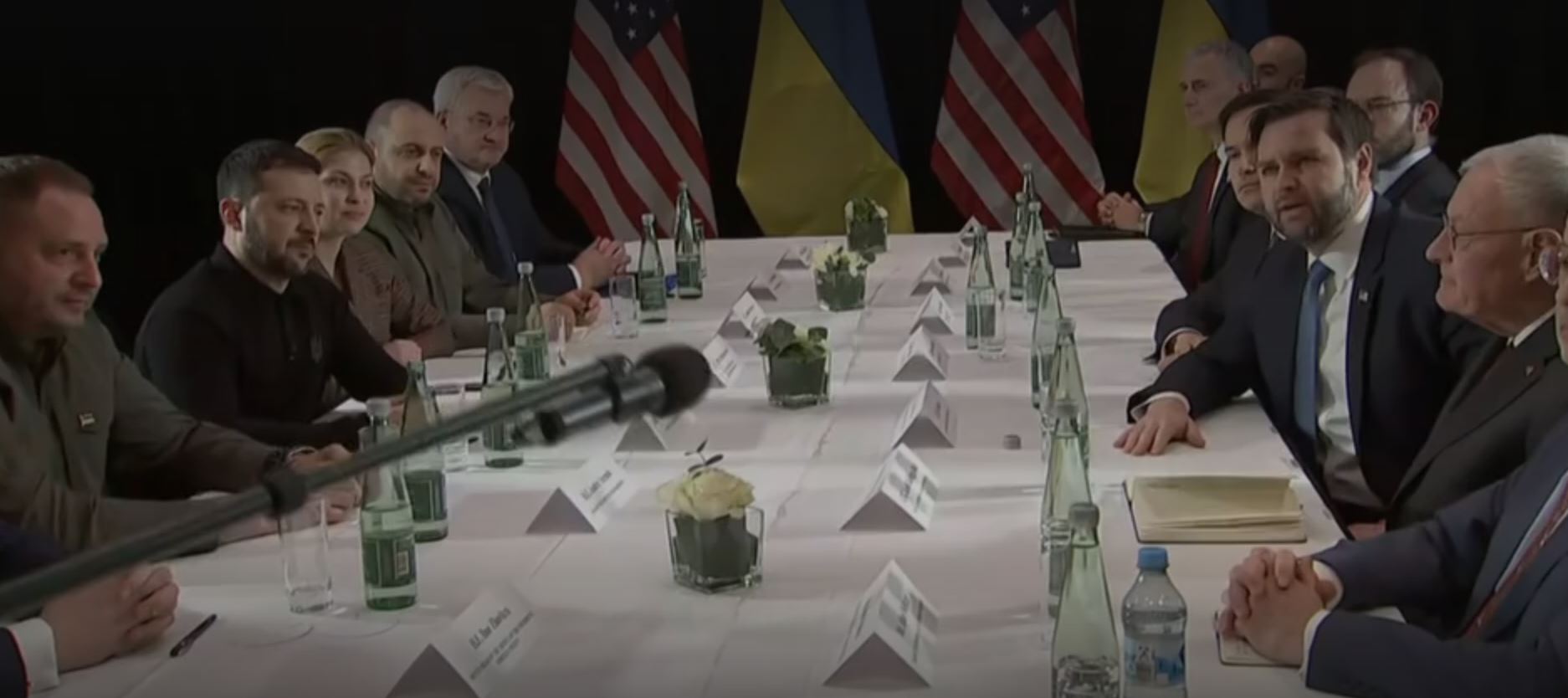 Συνάντηση Βανς – Ζελένσκι στο Μόναχο: «Γόνιμη η συζήτηση» – «Χρειάζεται περισσότερη δουλειά στο σχέδιο για την ειρήνη»