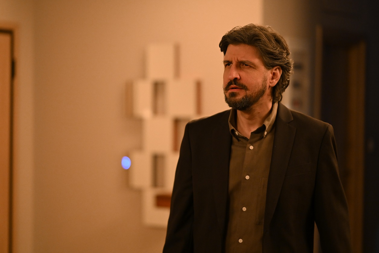 Θοδωρής Αντωνιάδης για τη Διάφανη Αγάπη: «Στη σειρά υπάρχει εργασιακός πολιτισμός – Είμαι πολύ τυχερός που συμμετέχω»