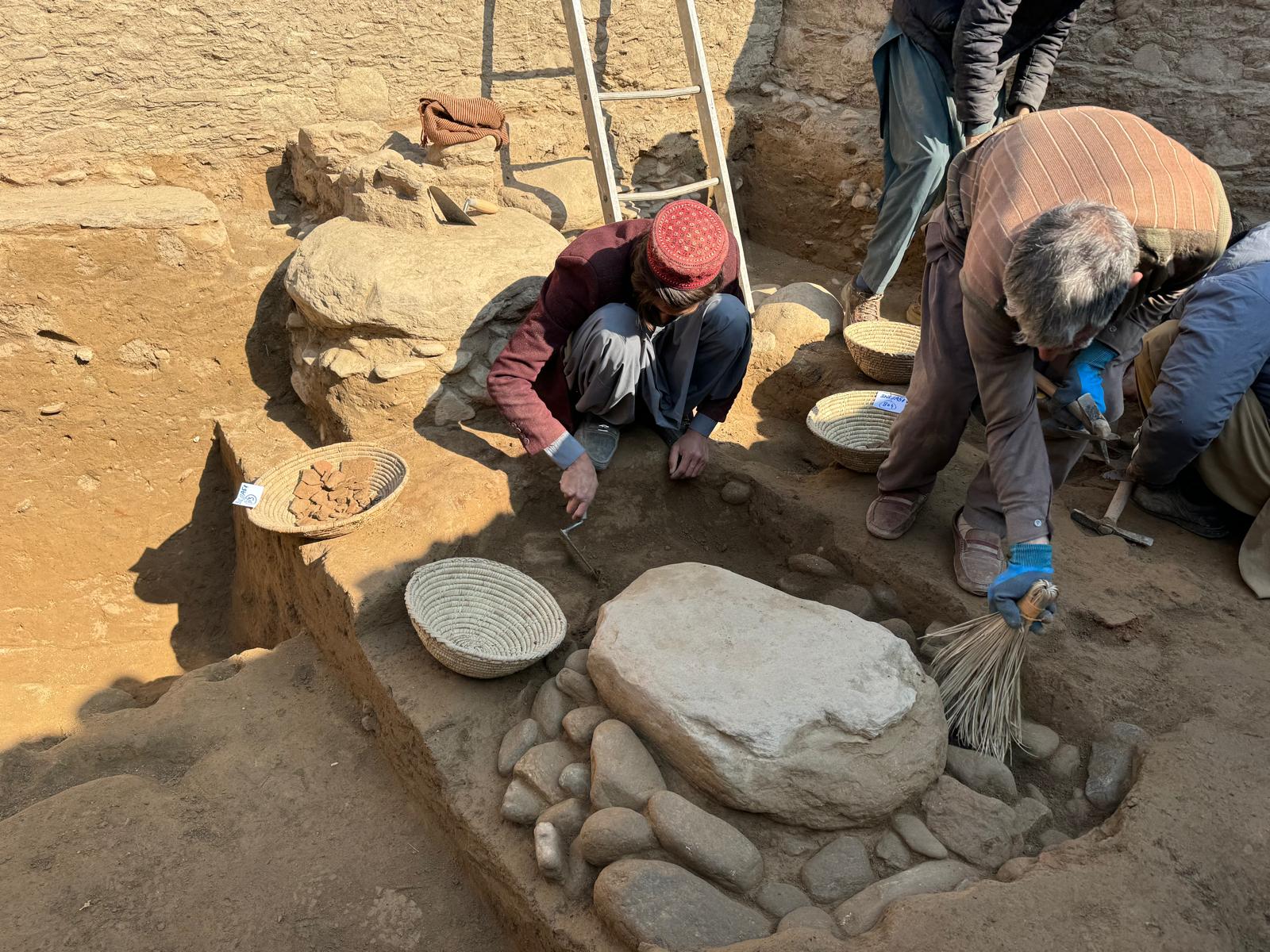 Οι ανασκαφές στην στούπα της Μπουτκάρα έφεραν στο φως πλούσια στοιχεία για τον βουδισμό.