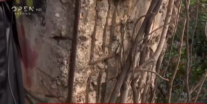 «Ερείπιο» θυμίζει αερογέφυρα στη Λεωφόρο Βουλιαγμένης – Καρύδης: «Είναι επικίνδυνο – Δεν είναι μόνο αν καταστραφεί, είναι και το πού θα πέσει»