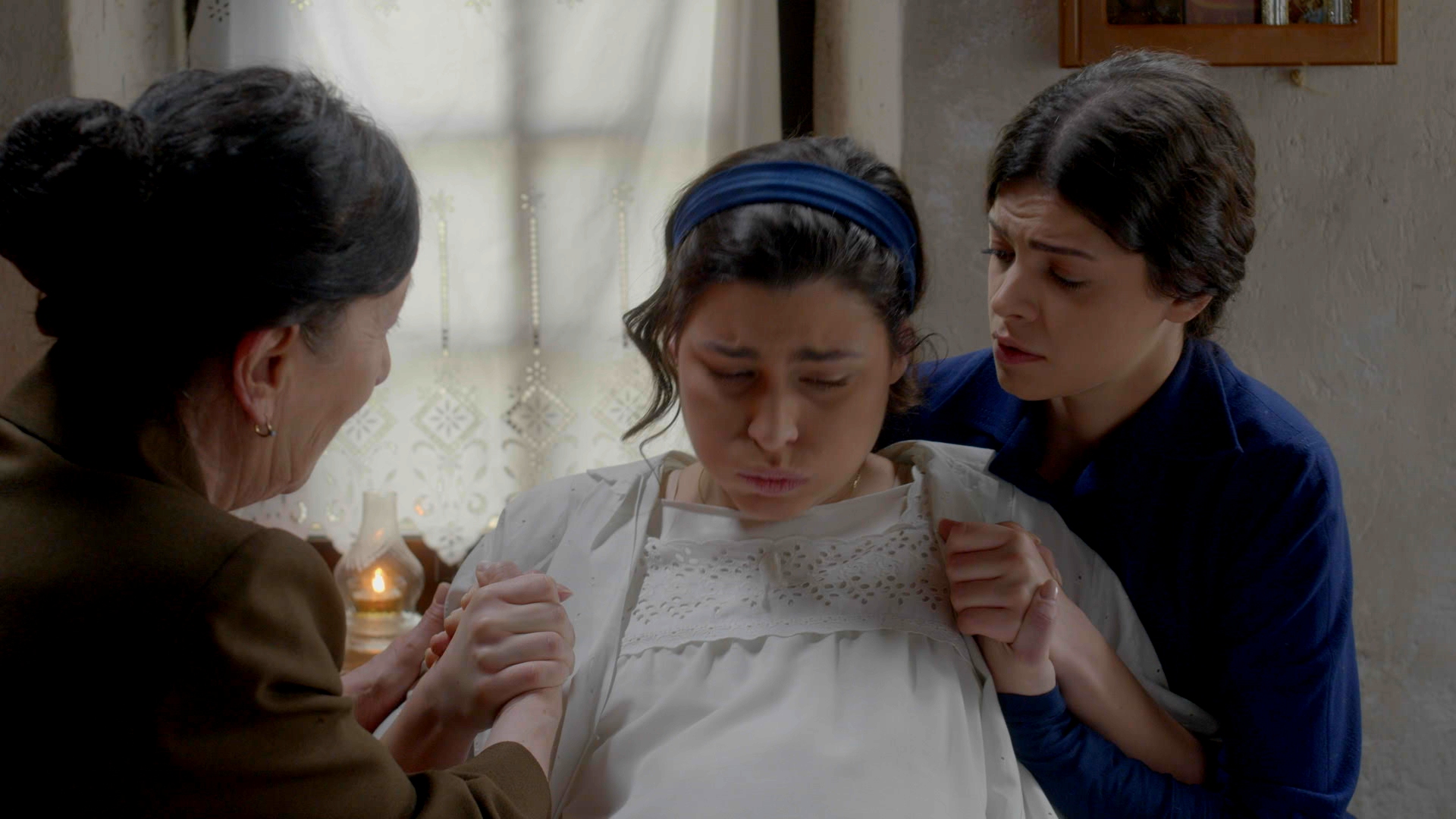 Άγιος έρωτας: Η Χλόη έχει δύσκολη γέννα… προσεύχονται για ένα θαύμα