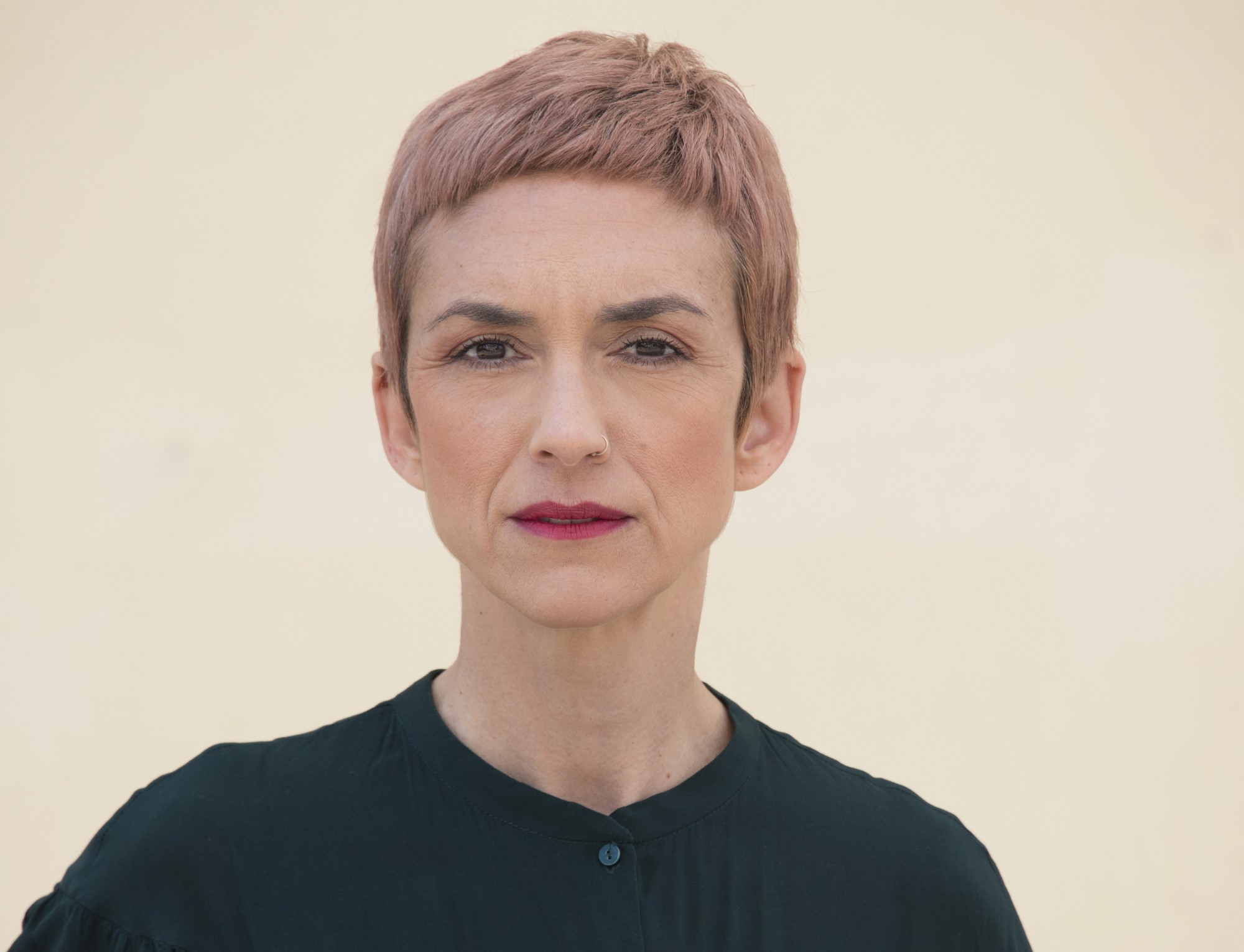 Άννα Ελεφάντη στο enikos.gr: «Το θέατρο είναι σκληρό, είναι μαραθώνιος και “πετάει” όποιον δεν το σηκώνει»