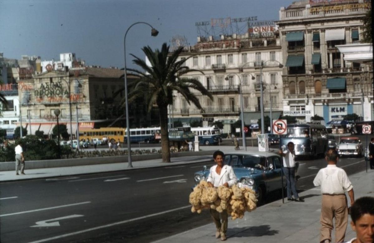 Κουίζ για την παλιά Αθήνα: Αναγνωρίζετε την πλατεία; Είναι από τις πιο γνωστές