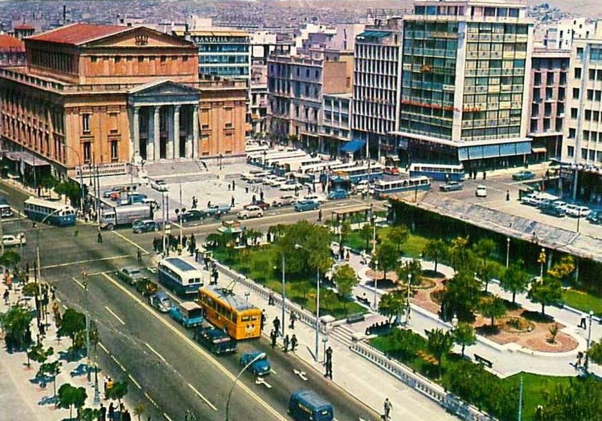 Κουίζ για την παλιά Αθήνα: Αναγνωρίζετε την πλατεία; Είναι από τις πιο γνωστές