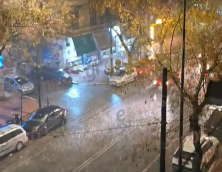 Καιρός: Έντονη βροχόπτωση στην Αθήνα – Βίντεο αναγνώστη