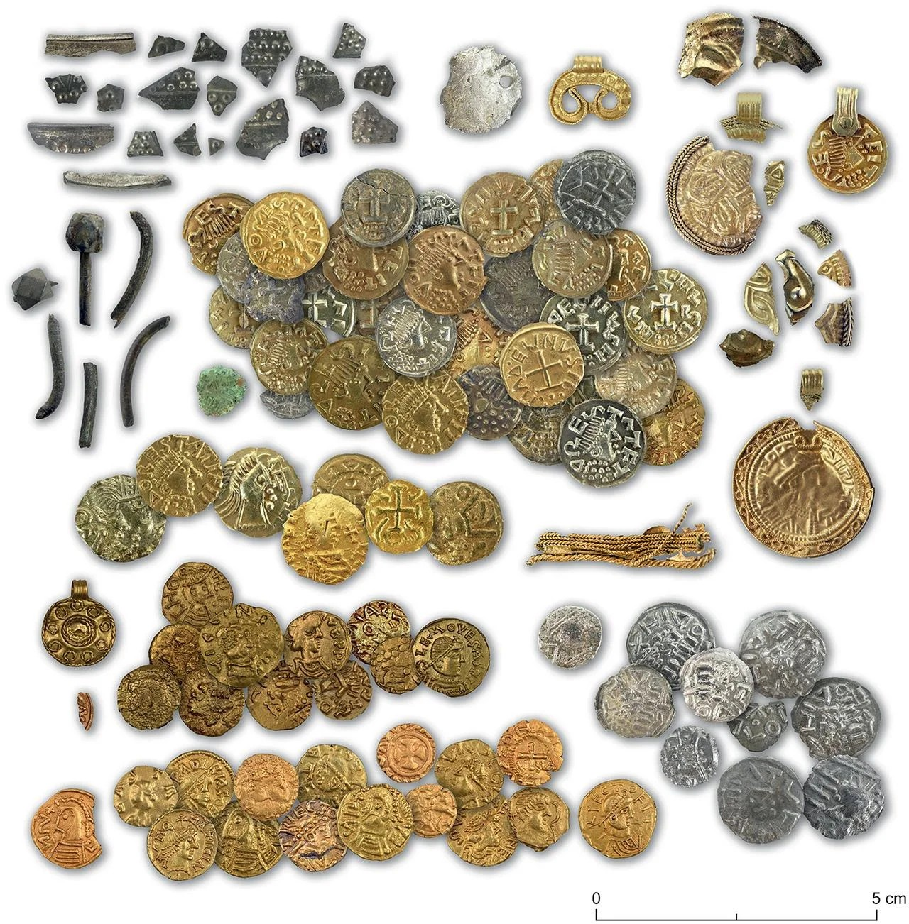 Συλλογή από τα ευρήματα.