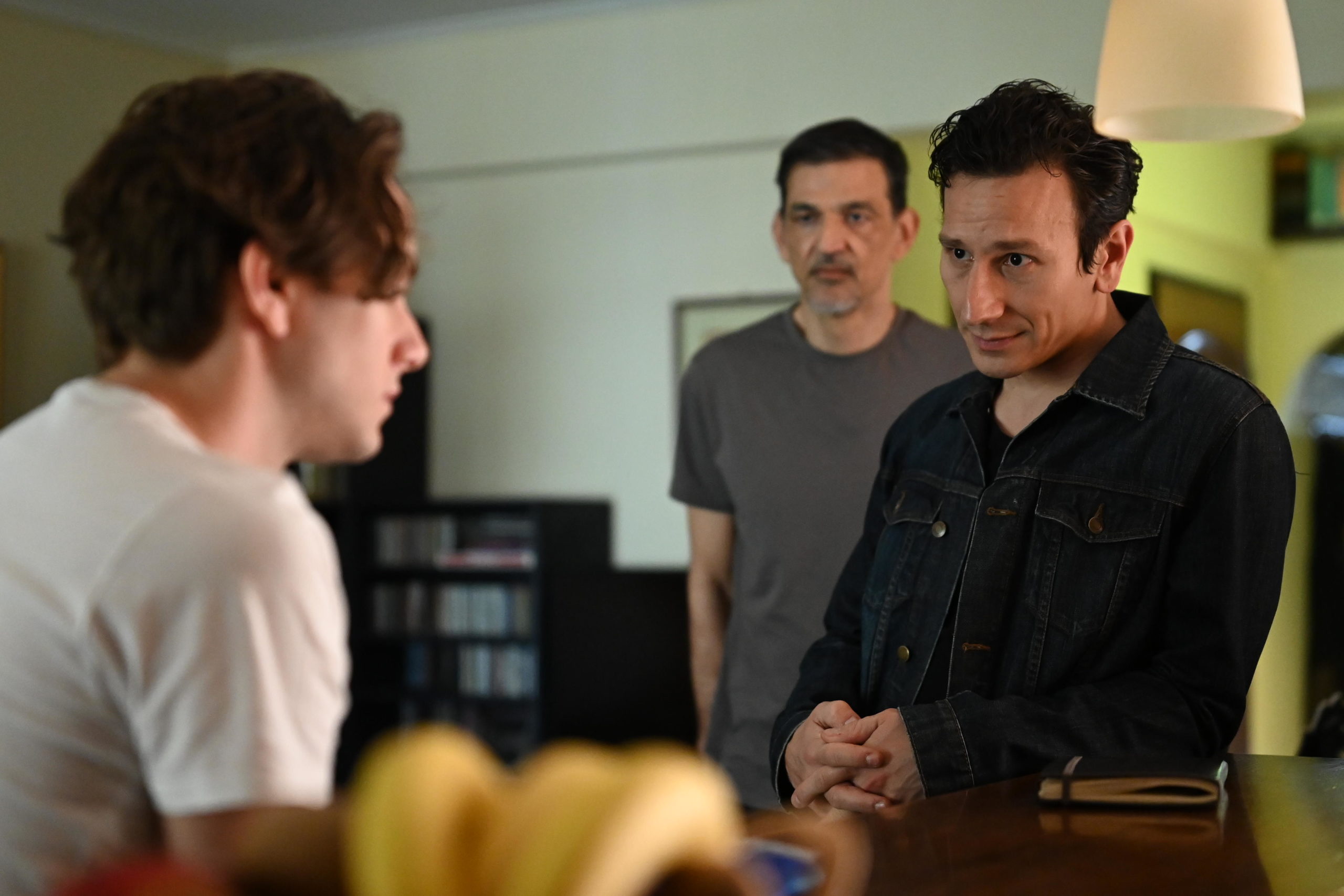 Διάφανη αγάπη: Τι σχέση έχει ο Φίλιππος με τη δολοφονία του εμπόρου ναρκωτικών;