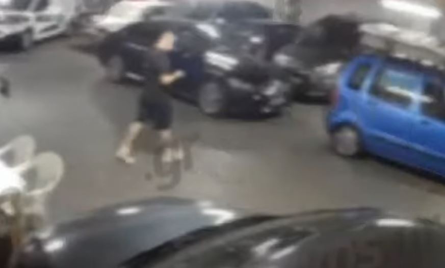 Αθήνα: Νέα βίντεο ντοκουμέντα από την δράση του 41χρονου που έκλεβε πολυτελή αυτοκίνητα από ιδιωτικά πάρκινγκ