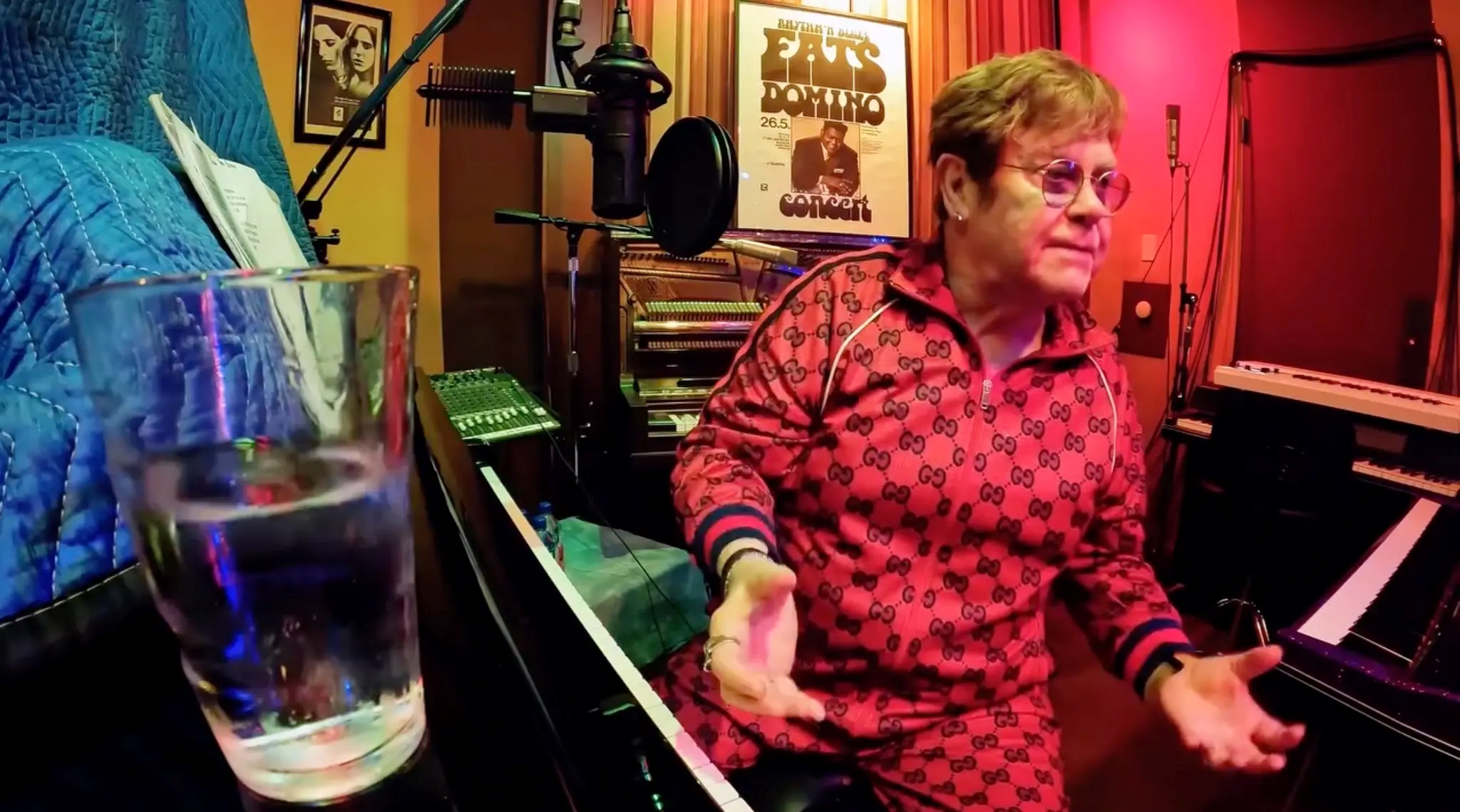 Έλτον Τζον: Βίντεο με εκρήξεις θυμού και ξεσπάσματα στην ηχογράφηση του νέου του άλμπουμ – «Ήμουν ένας εφιάλτης»