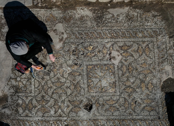 Χαρακτηριστικό δάπεδο στο «Ψηφιδωτό Σπίτι» που βρέθηκε στο συγκρότημα.