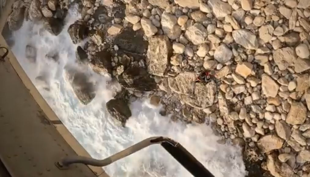 Γαύδος: Εντυπωσιακό βίντεο από την διάσωση τραυματία μετανάστη με ελικόπτερο 